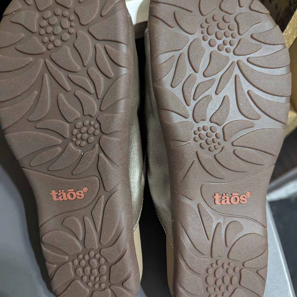 Women’s Beige Suede Slide Sandals - Comfortable Everyday Wear - Picture 2 of 4